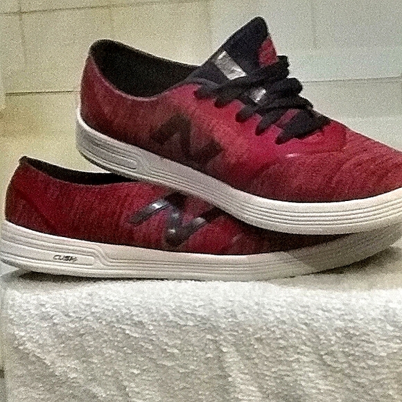 New Balance Women's runners - Picture 2 of 2